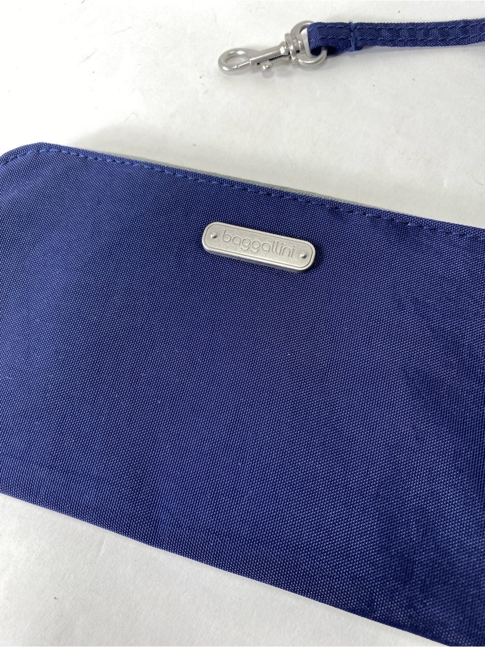 Baggallini Deep Purple Light Blue Wristlet with Strap - Picture 3 of 12